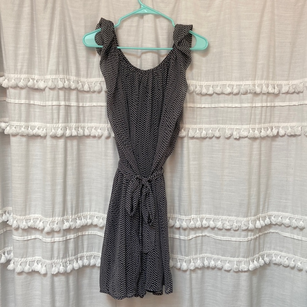 Women’s polka dot, scoop neck tie dress. Size M.
